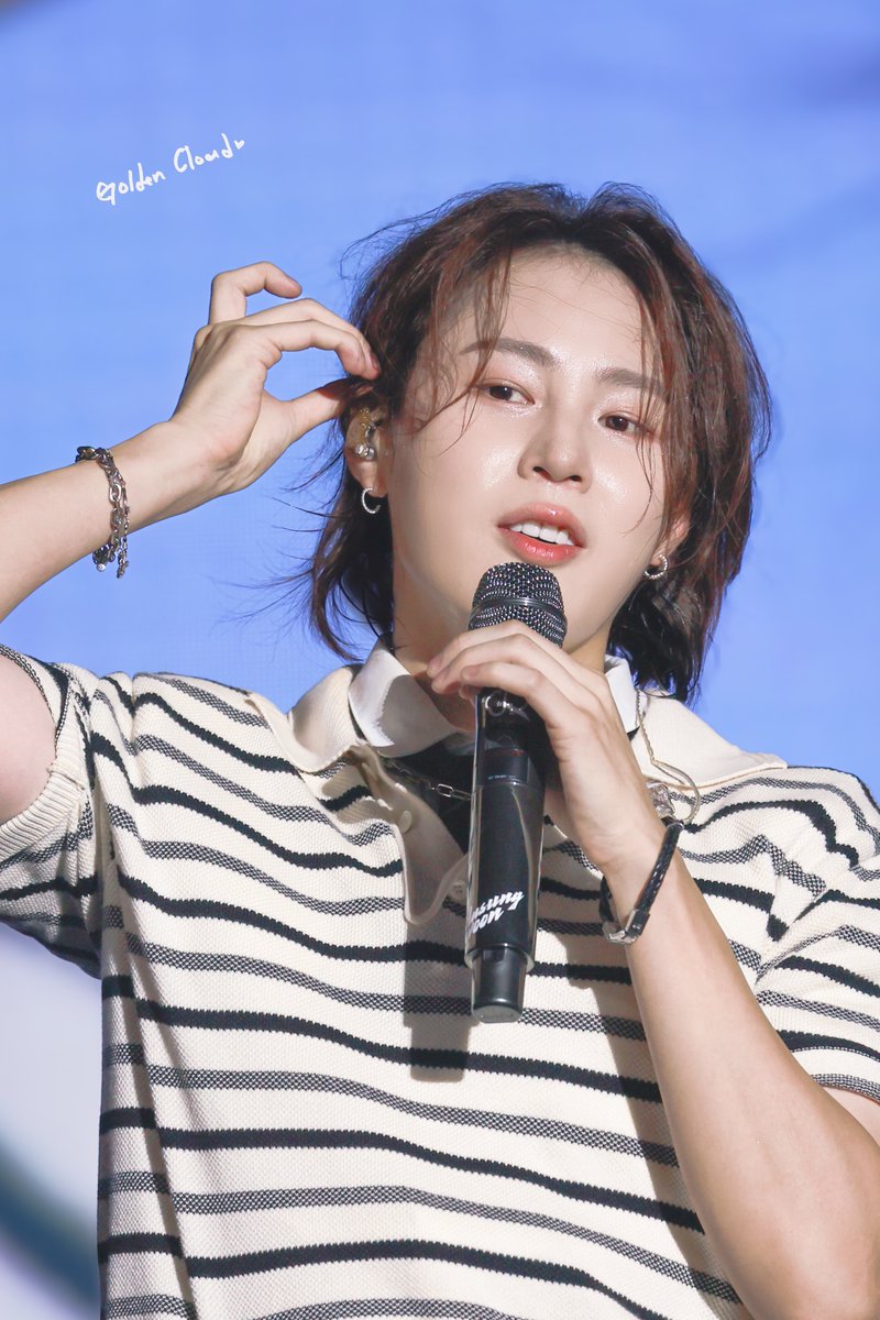 250830  
메가필드 뮤직 페스티벌     

잘셍쁨 무대장인 만나기 D-1 🥹
너무 보고 싶어서 여행다녀오자마자
사진부터 뒤적뒤적
급하게 올려도 너무 예뻐 

#하성운 #HASUNGWOON
<a href="/gooreumseng/">하성운</a>