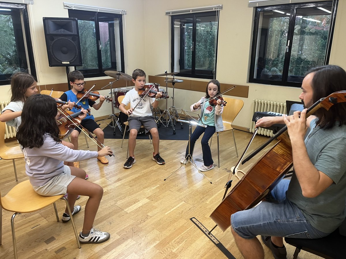 A l'escola de música ja hem iniciat les classes d'aquest curs 2025-2026. Benvinguts!!
<a href="/oloteducacio/">Olot Educació</a> <a href="/OlotCultura/">Olot Cultura</a>