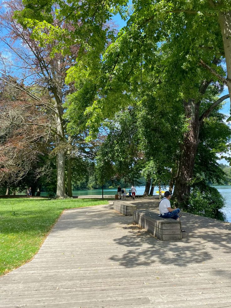 Pause the city noise, play the green therapy. 💚
#openseatouchgrass