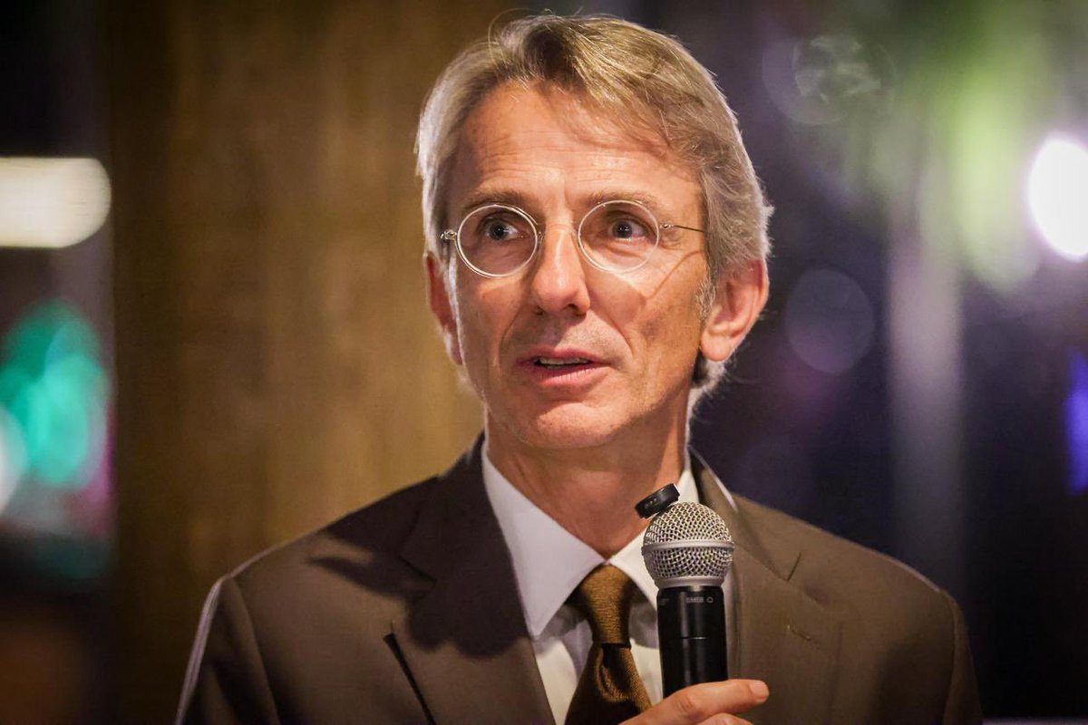 A França tem presença forte no Nordeste e está pronta para ampliar ainda mais a cooperação econômica. Com o prefeito <a href="/JoaoCampos/">João Campos</a>, o Conselho de Comércio França-Brasil e grandes empresas 🇫🇷 discutimos parcerias e investimentos na capital pernambucana e na região Nordeste 🇫🇷🤝🇧🇷