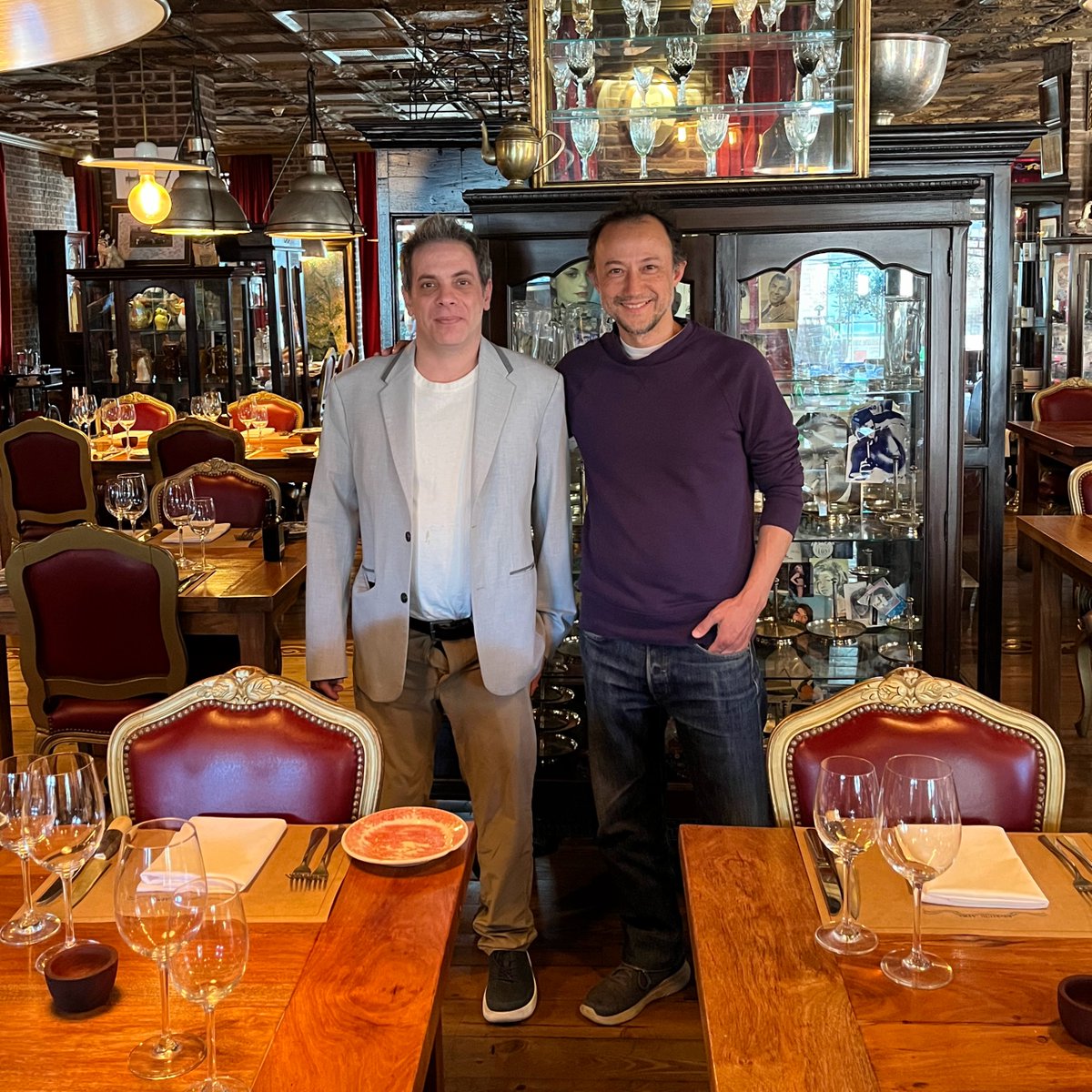 ch4rleston's tweet image. 🚀 Estoy feliz de contarles que vamos a dar un curso con mi gran amigo @AndresTobelem 🎉
📚 El curso se llama “Ciencia de Redes Humanas y Sociales” y es una materia optativa para la Licenciatura en Ciencias de Datos y la Licenciatura en @ComputacionUBA de @Exactas_UBA
🗓️…