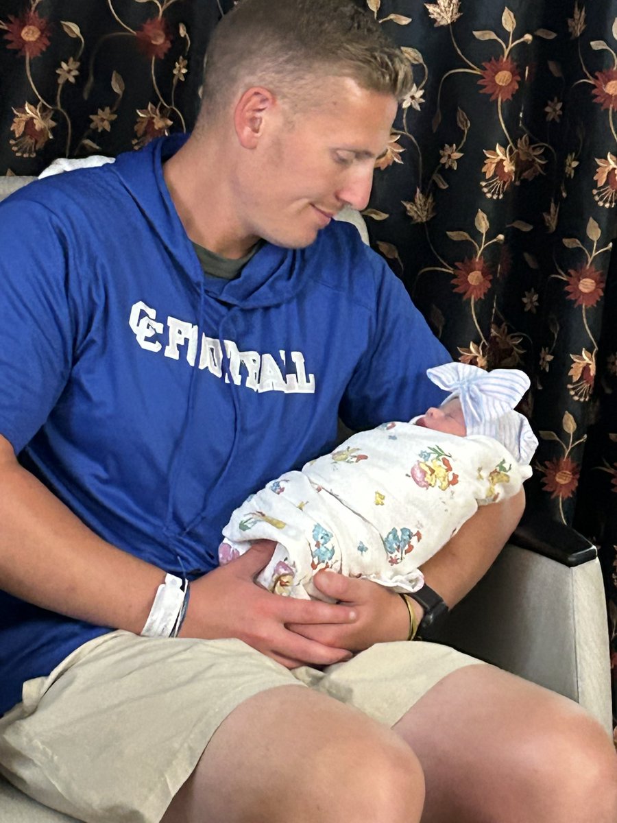 Welcome Haven Grace Reed to the world! 
9/12/25 - 10:27am
5lbs 8oz

Of course she timed it up just in time for Gameday! God is so good!
#GirlDad