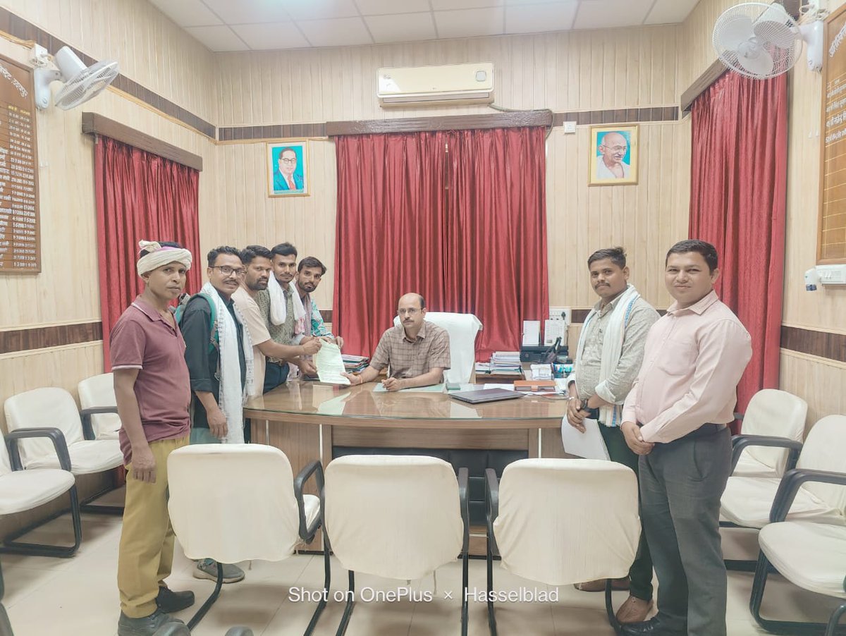 आदिवासी समाज का अधिकार केवल कागज पर नहीं, हकीकत में होना चाहिए।
शिक्षा, स्वास्थ्य, रोजगार और सम्मान – यही असली अधिकार है।आओ इस #आदिवासी_अधिकार_दिवस पर समाज को जागरूक करें।