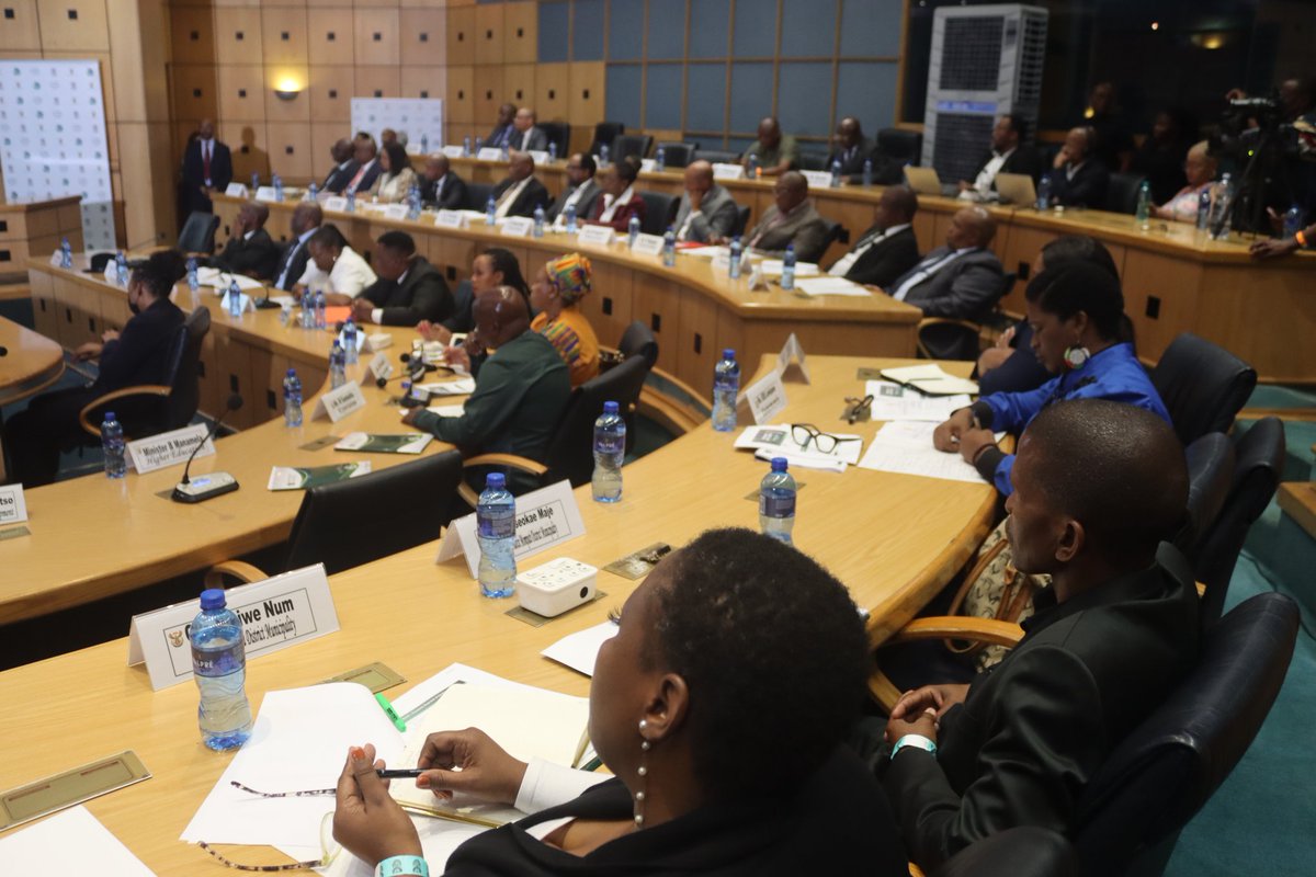 President of the Republic of South Africa, Cyril Ramaphosa today leading an engagement session between National and the North West Provincial Executive Council. #NWPG #NWEXCO #Rustenburg #LeaveNoOneBehind #LetsGrowNorthWestTogether