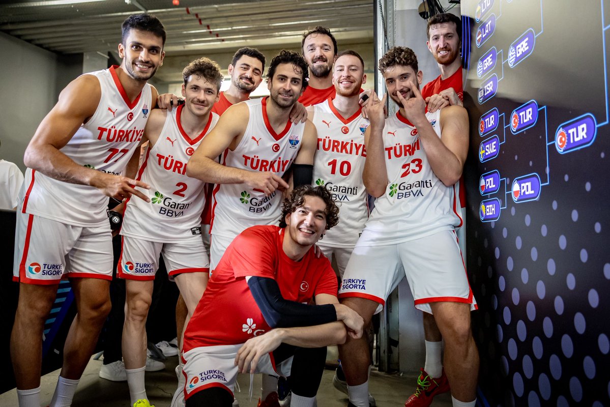 cedi osman makedonya
ercan osmani arnavutluk
kenan sipahi kosova..

bu milli takım değil yunanlara AZAP takımı gibi bir şey olmuş..