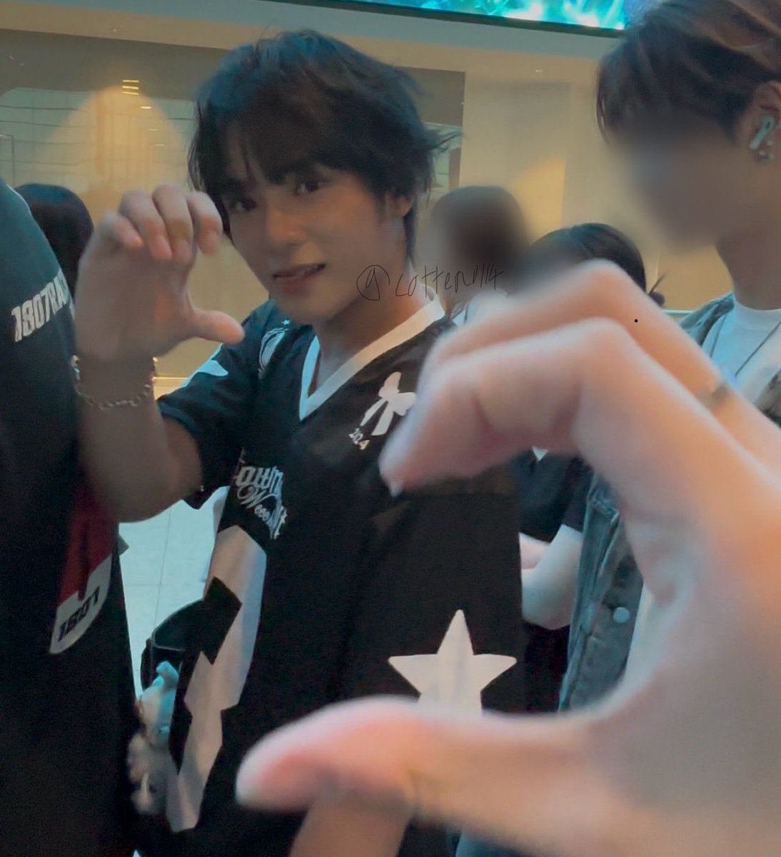 250912 출국 🇨🇳
-
오랜만에 하투… ♡ 사랑애~

#xodiac #소디엑 #자얀 #ZAYYAN #공항 #출국 #다얀해