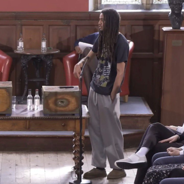 punishablepress's tweet image. Imagine turning up to a debate dressed like this.

This is their president-elect.

A man so dense he celebrated the death of someone who he debated not long ago.

And we’re left wondering why things have spiraled the way they have.