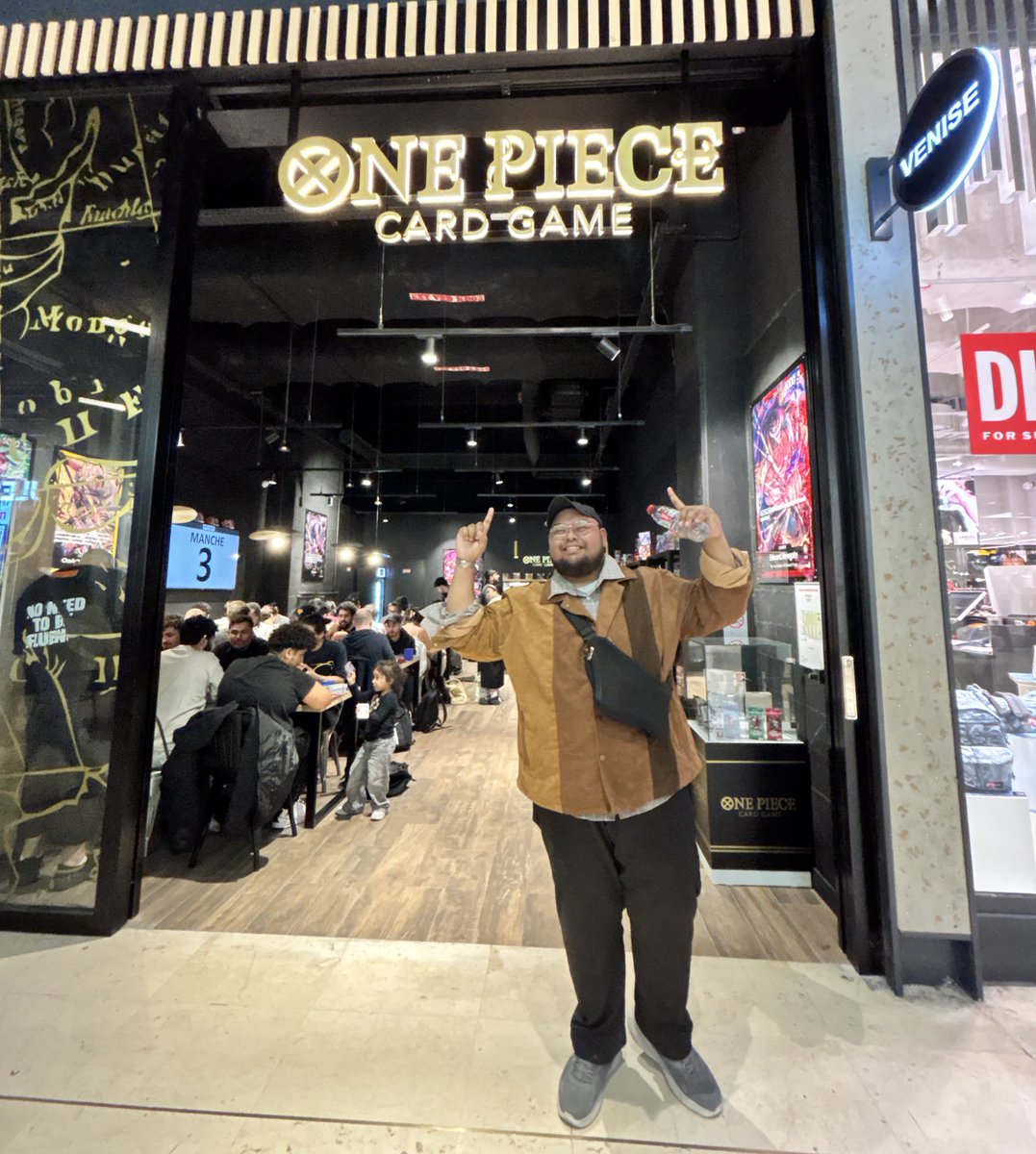 I’m in Paris right now for a family trip, still had the time to check out the One Piece Card Game official store! ✨full crowd because of standard battle, miss playing at a locals and tournaments 🥹