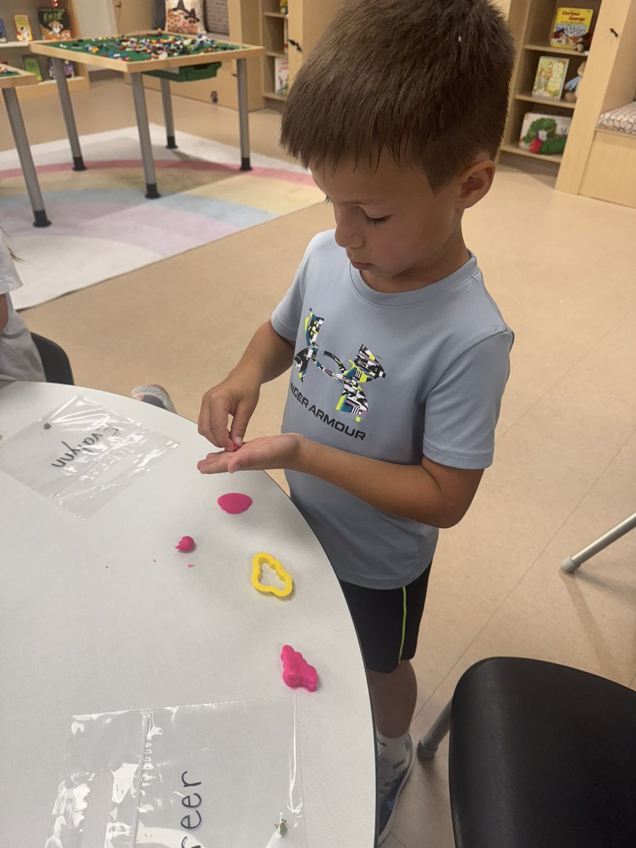 STEMCullmanCity's tweet image. 🎨🖨️ Primary students became mini makers at our 3D Printing with Playdough station on #STEMDay! Hands-on creativity + engineering fun = big imaginations at work. 🌟 @EESlibrarymedia @CCPS_Library @BOECullmanCity @STEM_CCPS