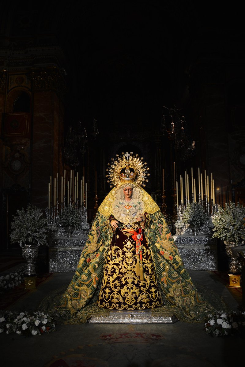“María es la flor más bella surgida de la creación, la rosa aparecida en la plenitud del tiempo, cuando Dios, mandando a su Hijo, entregó al mundo una nueva primavera."  

✍️ Benedicto XVI
📷 María Castilla