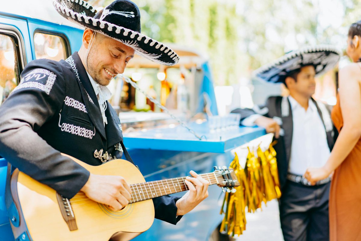 The Biggest Little Latin Festival

svinsider.com/sun-valley-art…

This family-friendly event is free—no entry fees/tickets are required. Celebrate Latin culture w/ wonderful music, delicious dining, and live entertainment including Mariachi groups, stilt walkers &amp; traditional dancing.