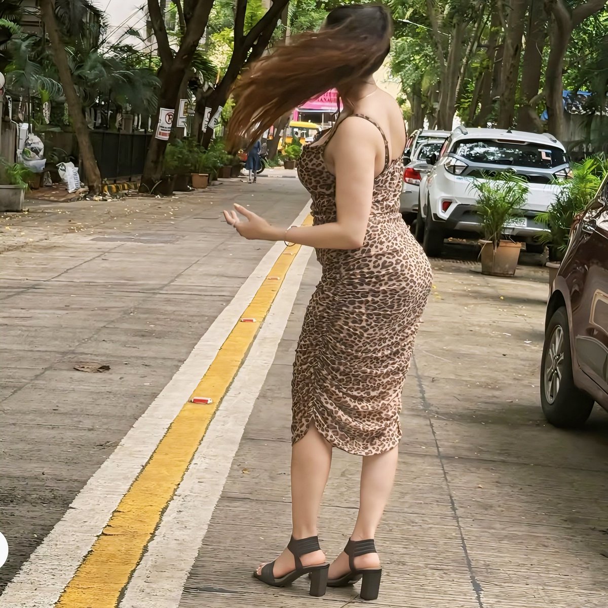 Just slaying on the street. 🤎🖤

<a href="/KiratKaur2969/">Kirat Kaur || ਕਿਰਤ ਕੌਰ || किरत कौर</a> ♥️💚