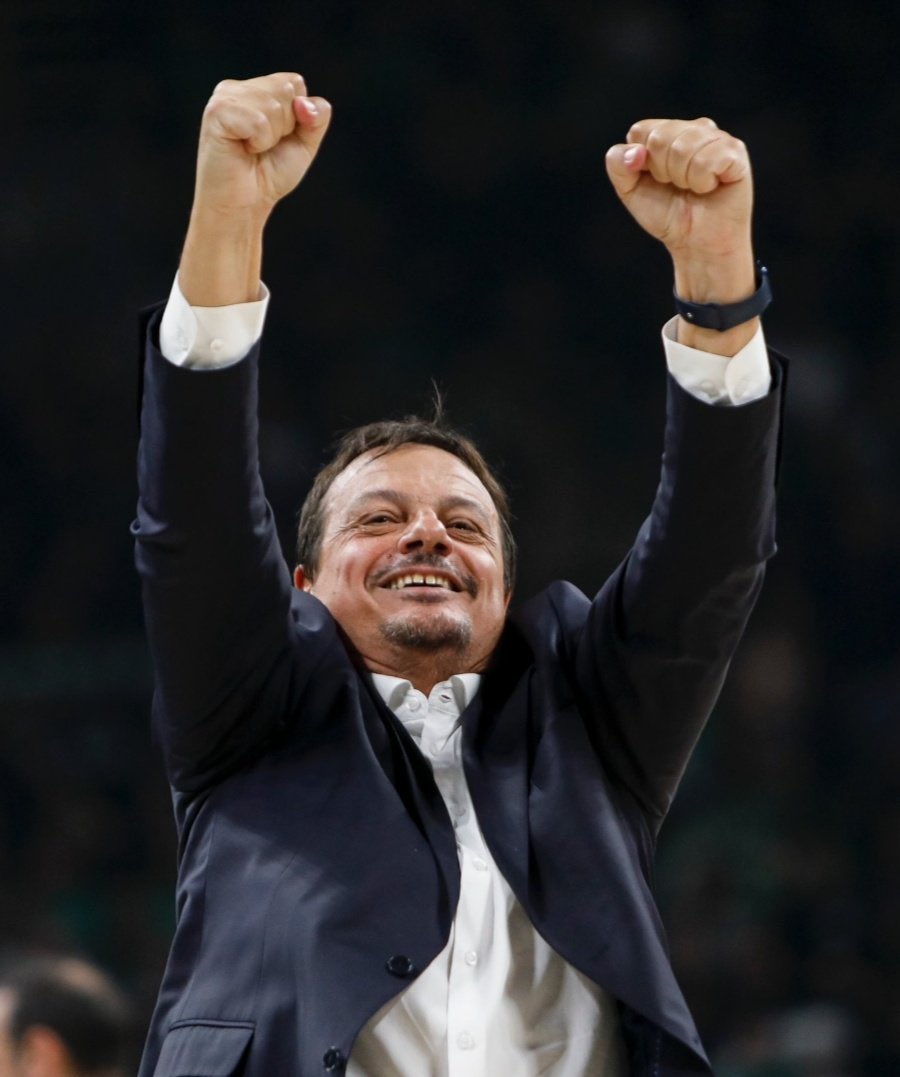 Dünyanın en büyük, en winner koçu.

Halil Ergin Ataman.

#12DevAdam