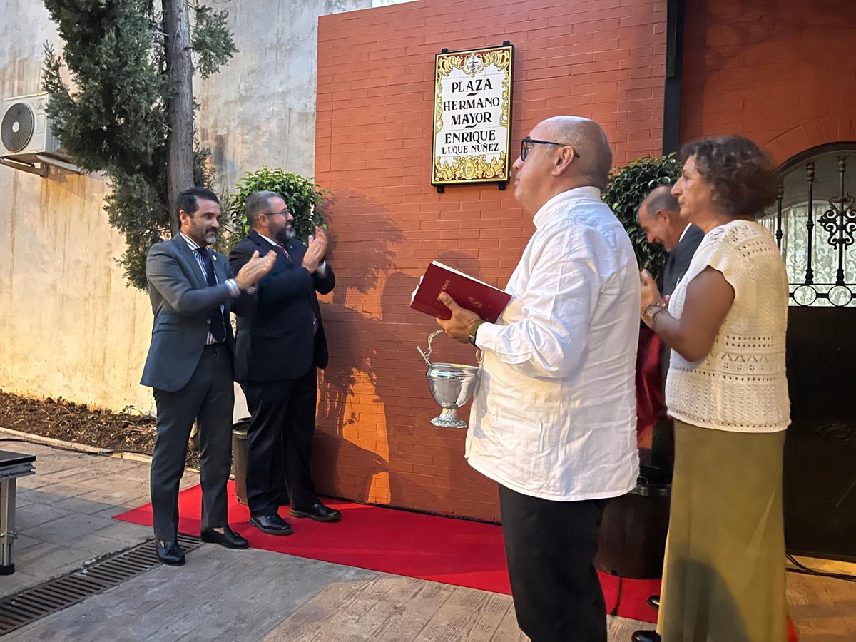 DoloresPtoTorre's tweet photo. OFICIAL - Un nuevo emplazamiento para nuestro barrio, el Puerto De la Torre.

“Plaza Hermano Mayor Enrique Luque Núñez”

Un Legado de Caridad que será eterno en este enclave cerca de sus titulares. https://t.co/KgbPlfJgFh