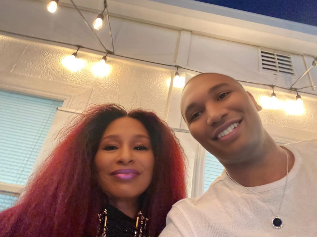 BlameEricLamont's tweet image. Since #TheQueensTour is trending and Chaka Khan, Patti LaBelle, Stephanie Mills, &amp;amp; Gladys Knight are receiving their flowers [rightfully so]

I’ll post one of the best memories. Me with @ChakaKhan a few years ago in Portsmouth, VA.

Her personality is just like her voice: REAL.