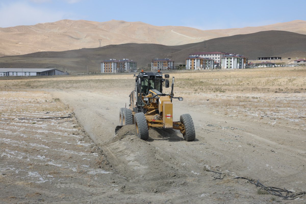 #Gürpınar’da yeni imar yolları ve yaşam alanlarını açarak ilçemize modern bir görünüm kazandırıyoruz. 

Geleceğe hazırlanan, daha güçlü ve yaşanabilir bir Gürpınar için çalışmalarımız sürüyor.

<a href="/gurpinarbel/">Gürpınar Belediyesi</a> <a href="/MukaddesKrkcWan/">Mukaddes Karakoç</a>