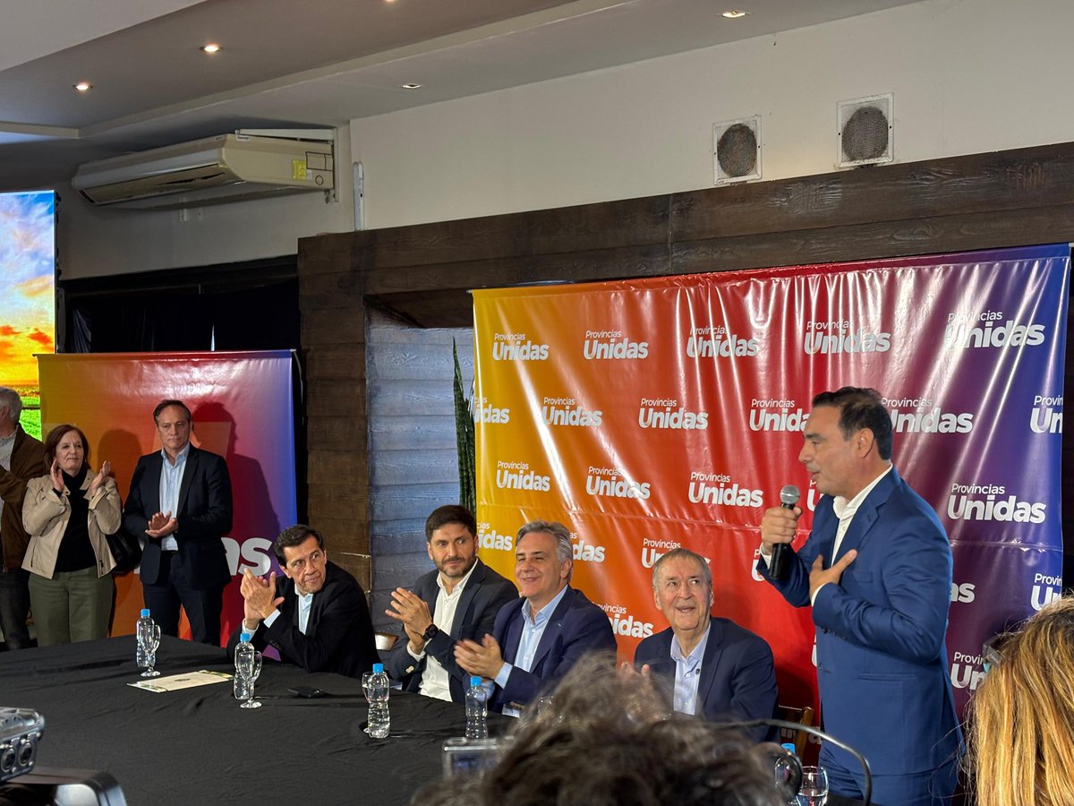 gustavovaldesok's tweet photo. #Argentina es un país con sus diferencias y sus semejanzas y los gobernadores tenemos la responsabilidad, a partir de todas ellas, de construirla.

Por eso nos unimos: las provincias debemos alzar la voz para que en #BuenosAires nos escuchen y dejar de ser “el interior” para convertirnos en la República Argentina. 

Como lo sostuve días atrás, al Gobierno le faltan tanto más humildad como más sensatez para escucharnos: las provincias tenemos ideas, proyectos y gestión para aportar en pos de la construcción de una agenda federal que impulse la infraestructura, la producción y la industria, pilares del desarrollo socioeconómico de los argentinos.

Tenemos un gran potencial para ser un gran país, pero para eso necesitamos un proyecto que nos contenga absolutamente a todos, entendiendo que las provincias no somos enemigas de la Patria sino parte constitutiva.