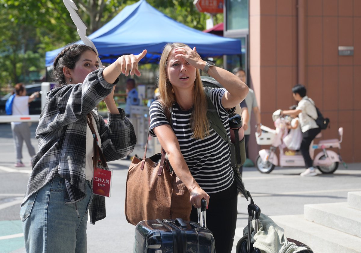 sjtu1896's tweet photo. Welcome aboard, international freshmen! ππ«
#HelloSJTU #MoveInDay https://t.co/Aya0QXl3Vi