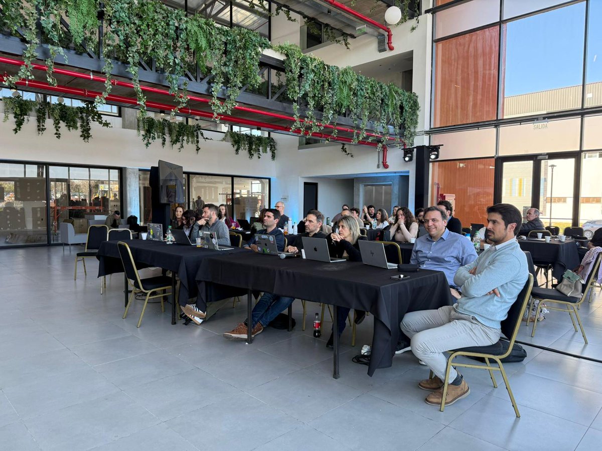 Desde Blockchain Summit Global 2025 queremos agradecer especialmente a <a href="/EthereumUruguay/">EthereumUruguay</a>  por invitar a nuestro CEO Ignacio Varese a participar como jurado en uno de los espacios más innovadores del ecosistema.
👏 ¡Gracias por la confianza!
#BSG2025 #Ethereum #Blockchain