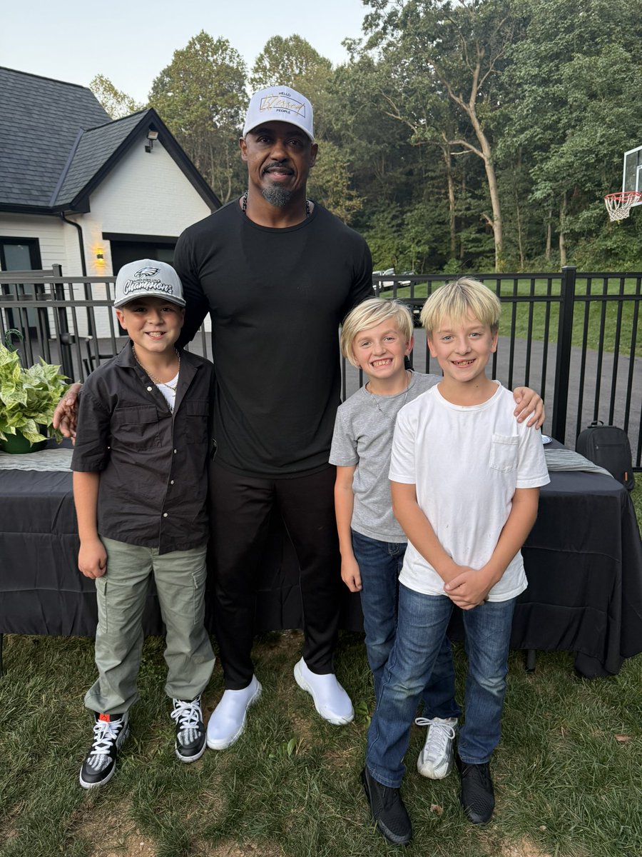 groarkboysbbq's tweet image. Surround yourself with GREATNESS! 
Honored to cook for my guy Brian Dawkins and the IMPACT Foundation. #GodBless #BDawk @Eagles @BrianDawkins