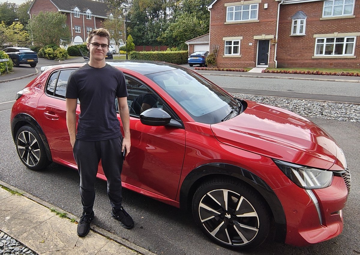 Electric car two and three arrived in House Giles.