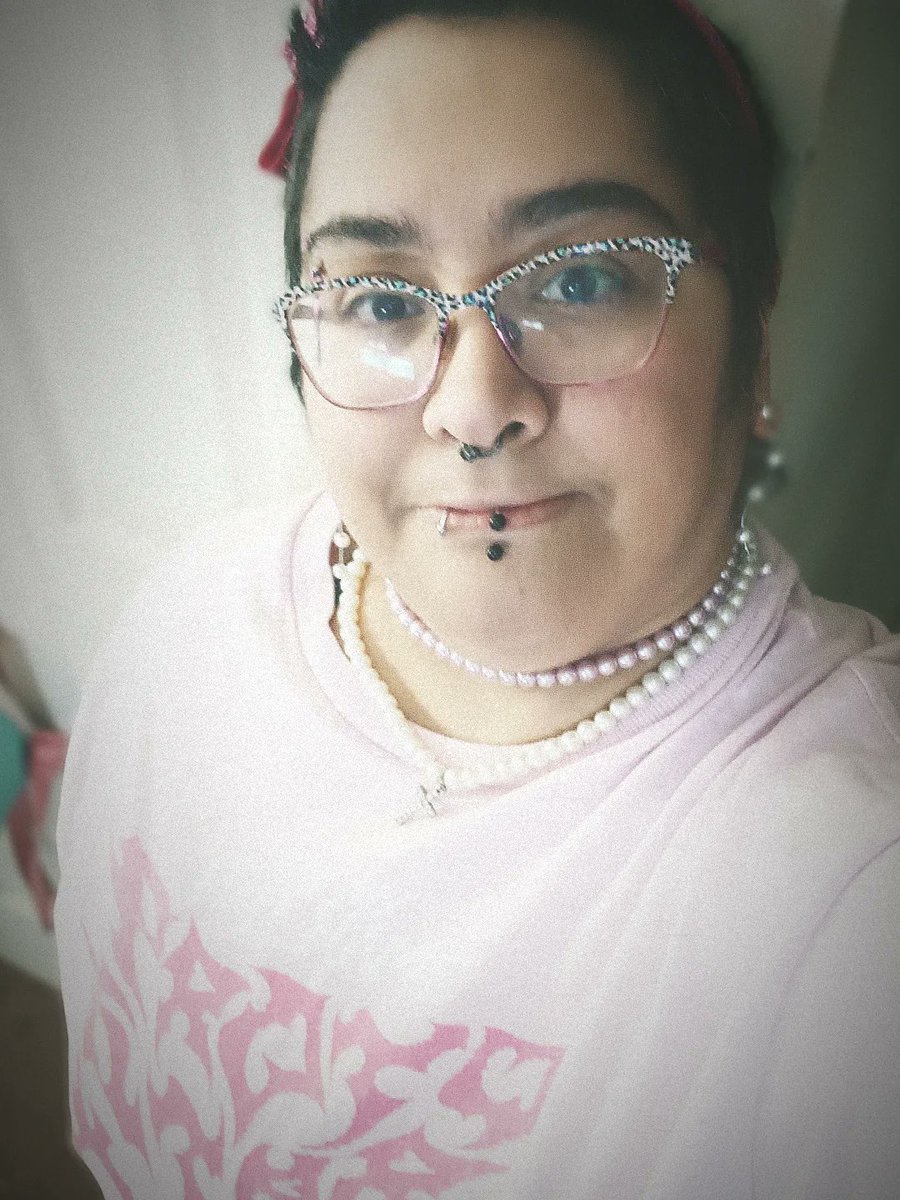 MetalMistress82's tweet photo. ~Repping the all pink today with the greatest TNT champion ever @kylefletcherpro 💫💖 https://t.co/DDBBkqoEnz