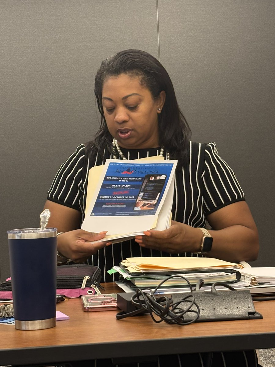 AEF_Program's tweet image. Sharing @CongressionalAC , #Natbookfest swag from @librarycongress @WHOSTP47 #AI challenge for students,and @smithsonian artifacts from #Einsteinfellows25 first weeks in office