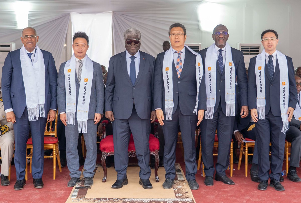 À #Alépé, avec une entreprise chinoise, inauguration de l’usine céramique Keda Côte d’Ivoire : 1 073 emplois créés pour nos jeunes &amp; nos familles.
Quand il y a la paix &amp; la stabilité, le développement devient possible. La Mé avance, la Côte d’Ivoire avance !
#Ensemble 🇨🇮