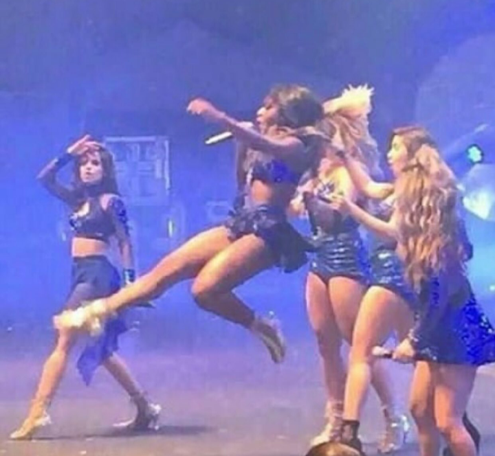 jinforhorse's tweet photo. quero saber como foi que a gente se iludiu a ponto de acreditar que a camila iria trazer o fifth harmony pro show dela. amo esse fandom vei https://t.co/XuiRpy3TNu