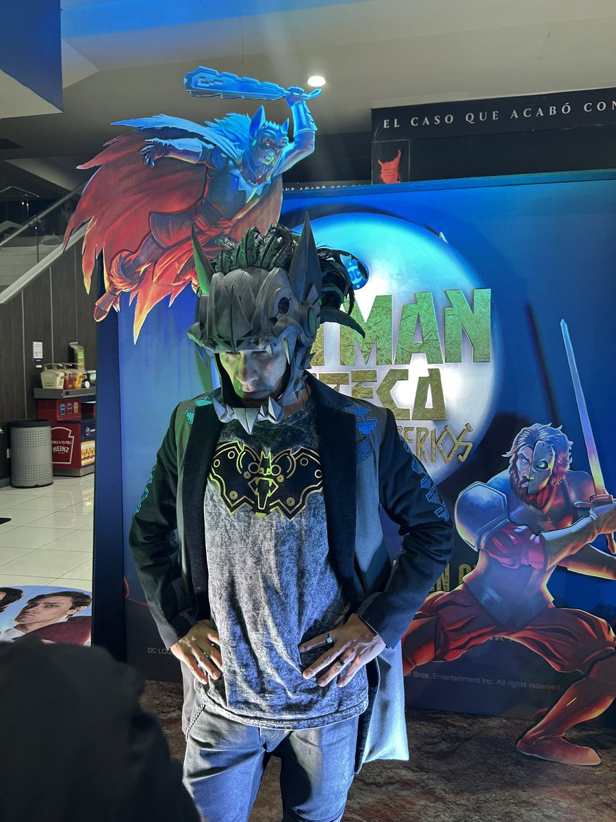 Kuzeh's tweet image. Honored to be part of the Concept Art team for Batman Azteca! A few photos from Wednesday’s premiere in Mexico City!
@helloanima @horacioGR69 @WBPictures_Mx @monarobot #BatmanAzteca