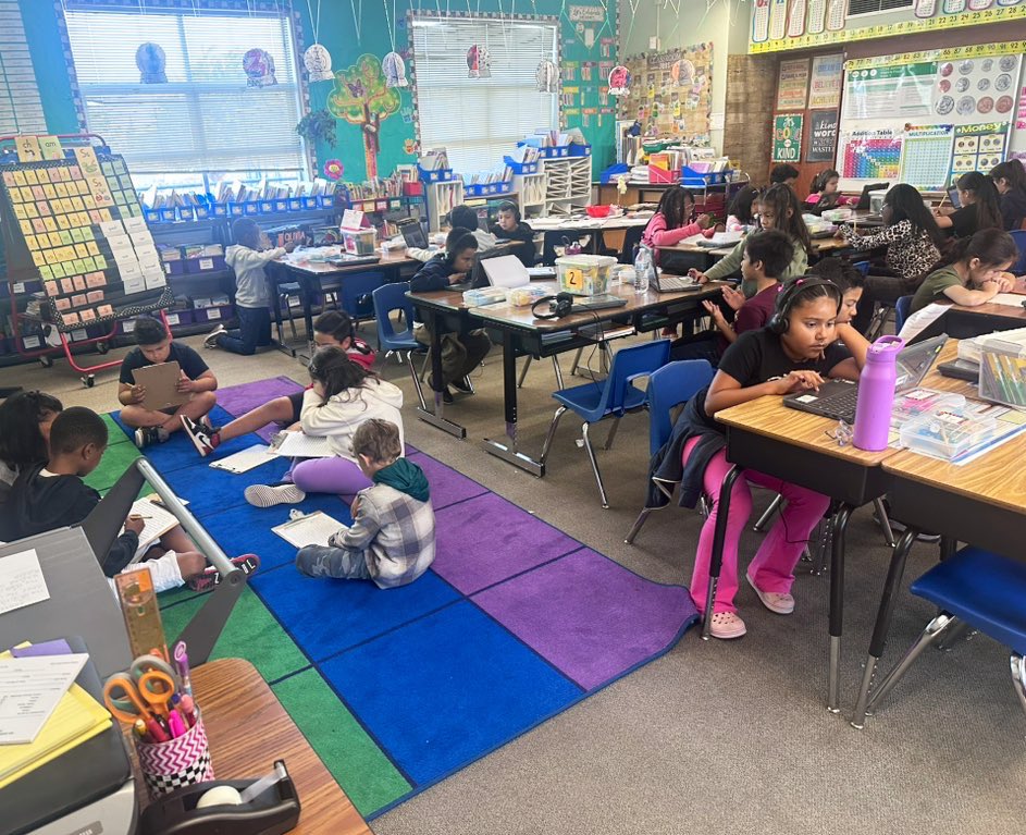 Great things happen when you’re here! Let’s celebrate Attendance Awareness Month by making every day in class a day to shine! #ShowUpAndShine 🐻💛 #BelAirBears <a href="/MtDiabloUSD/">MDUSD</a>