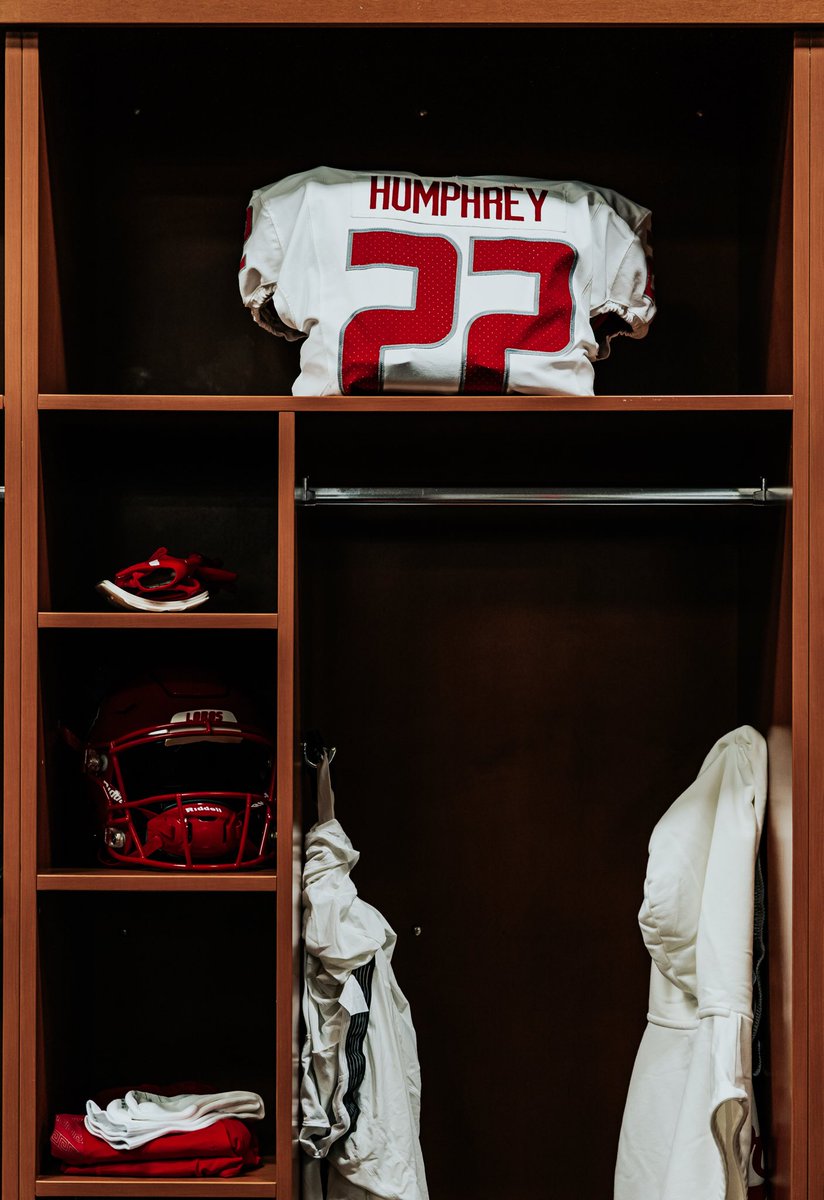 UNMLoboFB's tweet image. All eyes on the Rose Bowl. Time to write our story. 📖🐺 #GoLobos