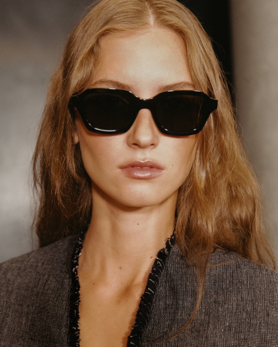 MichaelKors's tweet image. Softness and strength. Looks from our Spring/Summer 2026 runway show.

#MichaelKorsCollection
#NYFW