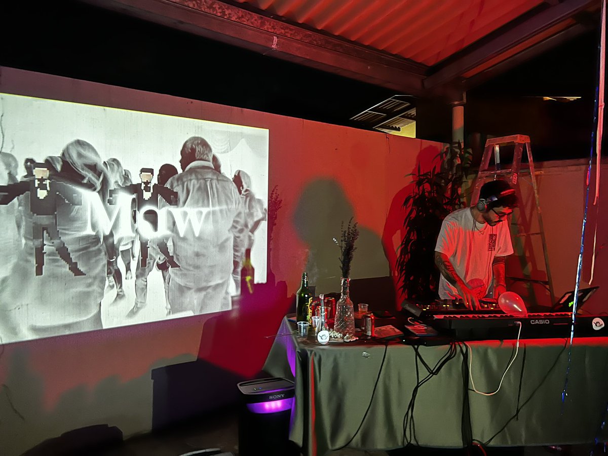 rlpanama's tweet photo. Jamas había experimentado algo como anoche. Cada persona que se me acercó con bonitas palabras acerca de mi set, las llevo en el corazón fr fr. Casi dos años mixeando, rebuscando musica, conociendo gente. Que comunidad mas bonita y abundante de amor y pasión por la musica. #llore https://t.co/1h5H11t2lV