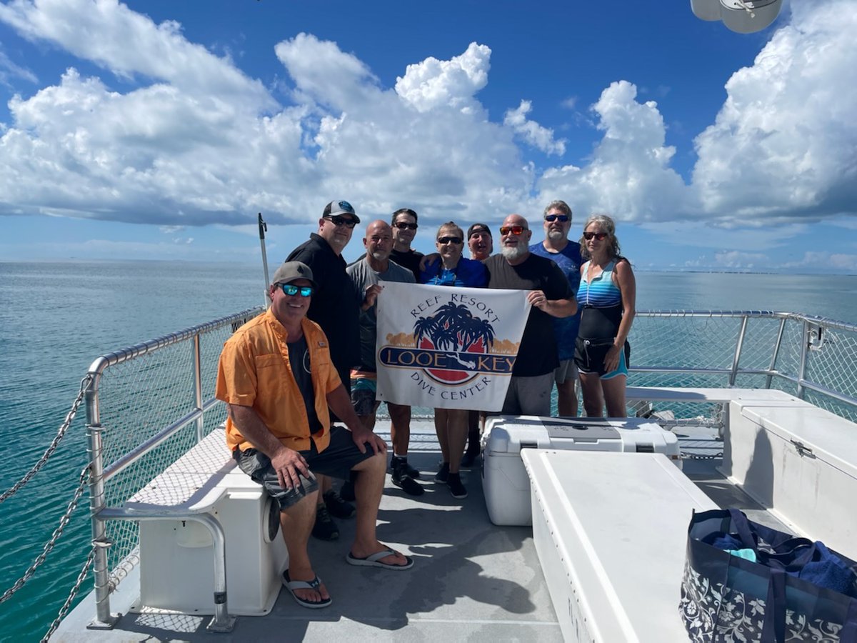 TheWAVESProject's tweet image. Congratulations to the WAVES Project&apos;s (Group 1) September Class on completing their first Open Water Dive at Looe Key Reef Resort! Another milestone in supporting our veteran community through underwater adventures.  #WAVESProject #VeteranDivers #OpenWaterDive @looekeyresorts