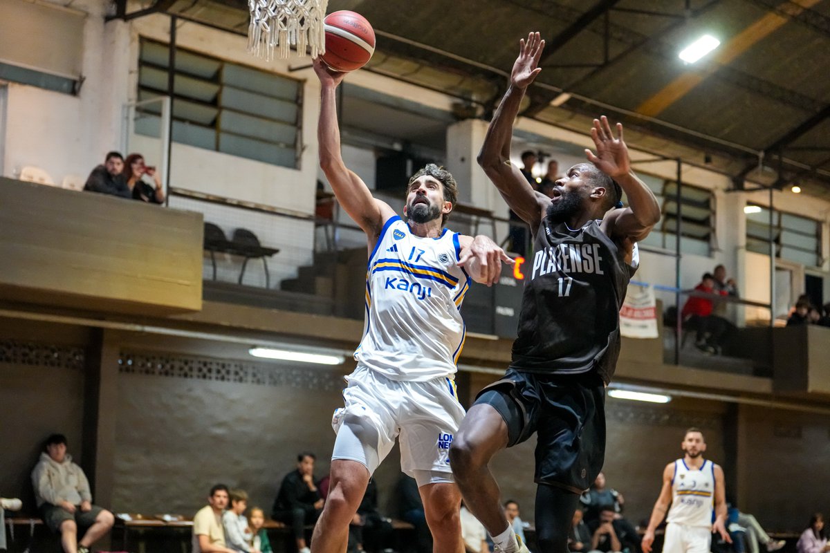 BasquetBocaJrs's tweet photo. 🔚 ¡Se cierra el primer amistoso! 🏀

Triunfo xeneize por 80-75 frente a @basquetplatense en Vicente López.

#DaleBoca 🔵🟡🔵 https://t.co/5g6oZezPNl