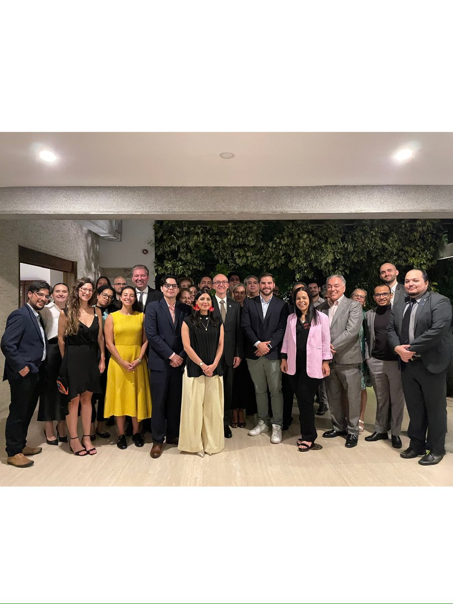 En una cena de despedida muy emotiva, el Jefe de Misión de la Embajada del Reino Unido en Venezuela, Colin Dick (<a href="/HMGcolindick/">Colin Dick</a>), despidió a las y los becarios #Chevening del período 2025-2026, quienes se preparan para iniciar sus maestrías en el Reino Unido.🇬🇧
 
¡Mucha suerte!✨