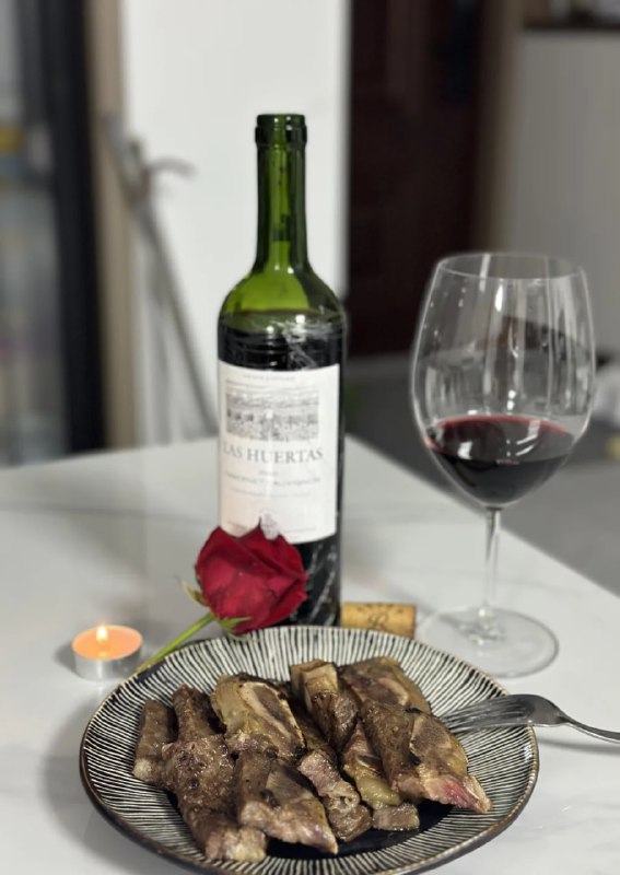 danicaloveenzo's tweet photo. Let's have a red wine tonight with Lafite wine🍷
#WineLovers #relaxing https://t.co/TfbPfigjE9