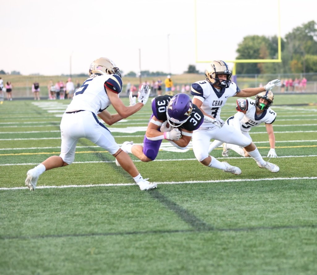 photos_rk's tweet photo. @WaconiaFootball scores a touchdown!! 

@WaconiaSchools @NickleDickleBB https://t.co/c2vOEpCmsz