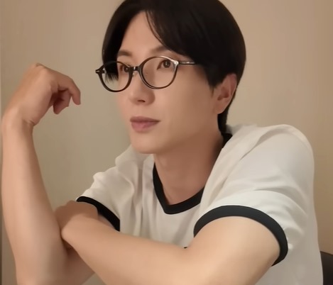 SJ_ELF_oeo's tweet photo. Hermosos todos

#SUPERJUINIOR 

©canal de Youtube de Leeteuk 💙 https://t.co/NhSXSUWD0h