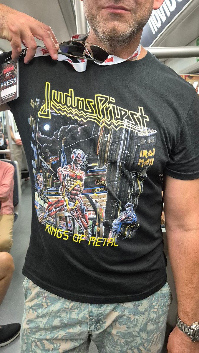 Bugüne dek gördüğüm en iyi t-shirt. 

Giyen de Trabzon kökenli bir Yunan. 

Taşlar yerine oturdu mu?