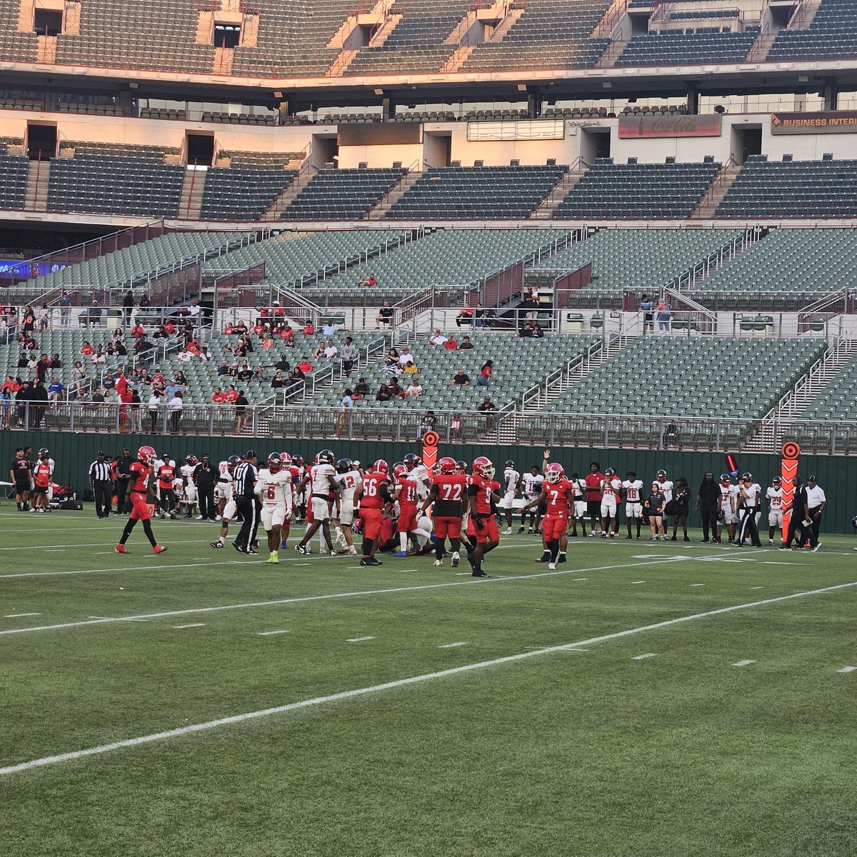 AISD_ATH's tweet photo. Sam Houston Football action tonight Vs. Irving McArthur
#GoBigSam
#CultivatingChampions
Nurturing Excellence
Forging Champions
@ArlingtonISD @THSCAcoaches @OfficialTHSADA https://t.co/MsDmyxFyKp