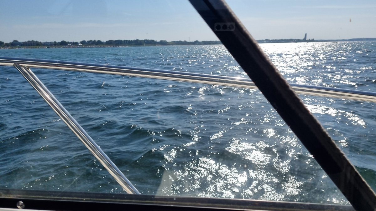 OWS_Poseidon's tweet photo. Wir wünschen allen Lesern ein zauberhaftes schönes Wochenende.
Der #Sommer  besucht uns nochmal am Samstag, 
was macht Ihr noch schönes im Spätsommer? 
Wir unterrichten unsere Teilnehmer im #yacht  fahren auf der #Ostsee. https://t.co/KvEqVXTWRf