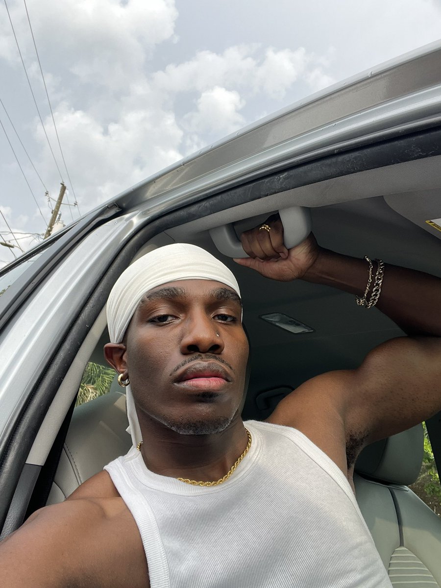 sexcasscam's tweet photo. yall think so? https://t.co/0hYrQQ9vOA