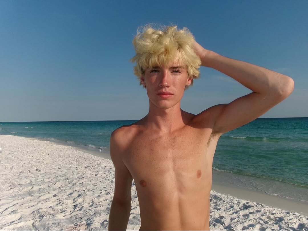 ⠀ ⠀
             ⠀⠀⠀一緒⠀.⠀ 𝗆𝗂𝗄𝖺 ⠀recap⠀۶ৎ⠀.⠀⠀⠀

                El flow más divino de to'a la playa. 
⠀ ⠀