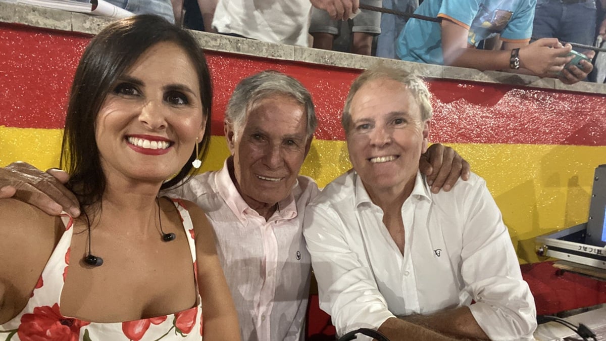 Tarde de toros, emoción y tradición desde Ubrique, este sábado día 13 en <a href="/canalsur/">CanalSur</a>   Plaza de toros de Ubrique 18:30 horas. Toros de Adolfo Martín. Víctor Janeiro, Octavio Chacón y Pérez Mota
con <a href="/eromerotpt/">Enrique Romero</a> <a href="/FcoRuizMiguel/">Fco Ruiz Miguel</a> y <a href="/noelialopeztv/">NOELIA LOPEZ FERNANDEZ</a> 
canalsur.es/rtva/tarde-de-…