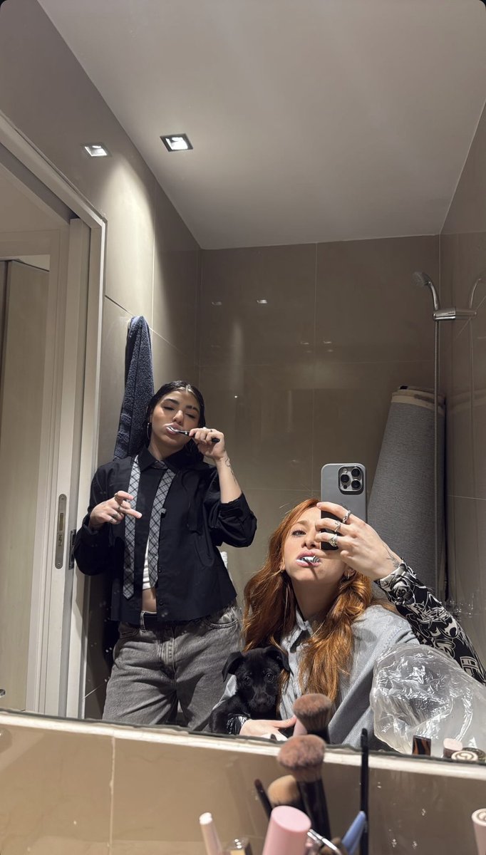 miga está pensando cuánto lesbianismo hay acá