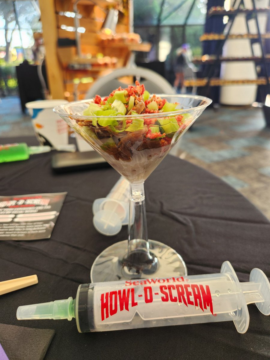 ThemeParkDirk's tweet photo. Carnitas Martini #HowlOScream #hosted https://t.co/GA1ctNk8fu