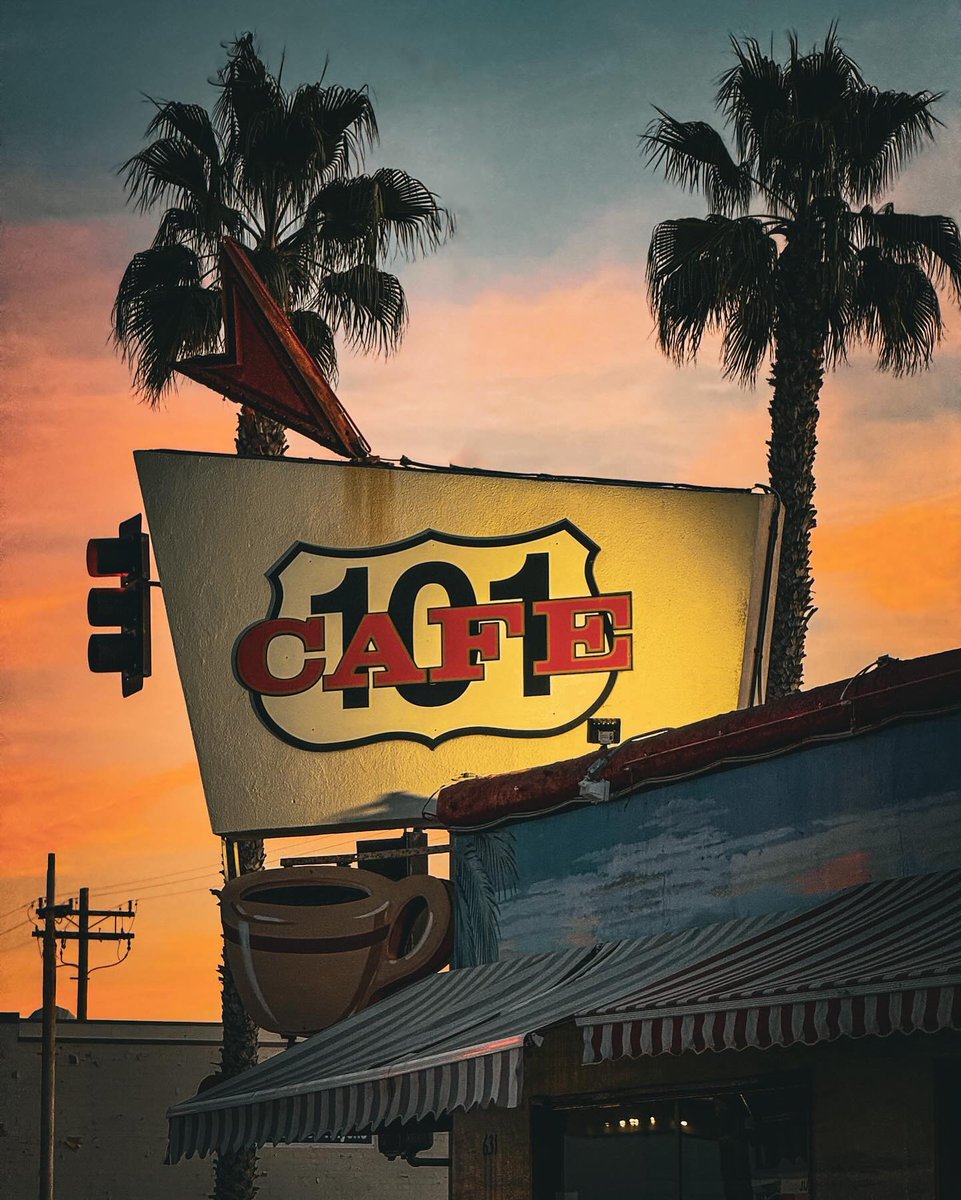 Jukebox sunsets, ocean breezes, and your home away from home 🌅 😎 #seasonofswellness 
-
Photo by @d_captureslife