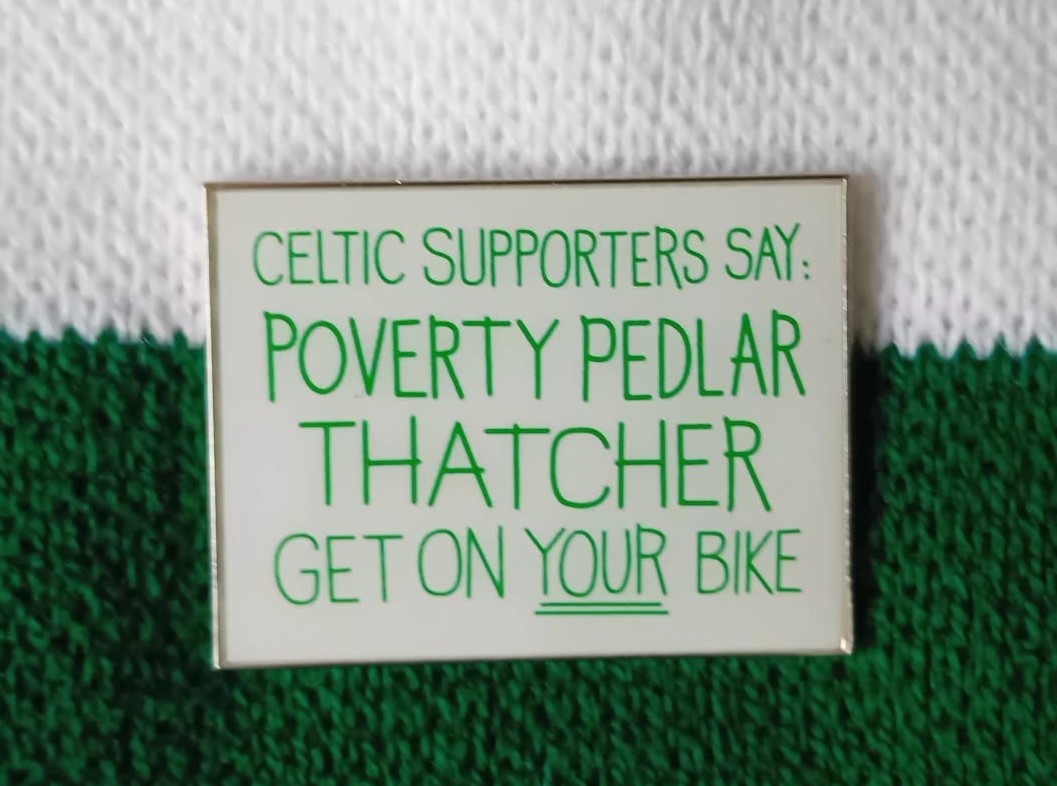 TheShamrock1888's tweet image. The second badge in our Celtic Banners series . . . ☘️

𝙋𝙊𝙑𝙀𝙍𝙏𝙔 𝙋𝙀𝘿𝙇𝘼𝙍 𝙏𝙃𝘼𝙏𝘾𝙃𝙀𝙍 - 𝙂𝙀𝙏 𝙊𝙉 𝙔𝙊𝙐𝙍 𝘽𝙄𝙆𝙀

From the 1988 Scottish Cup Final. 

Available here . . . the-shamrock.net/2025/09/13/tha…